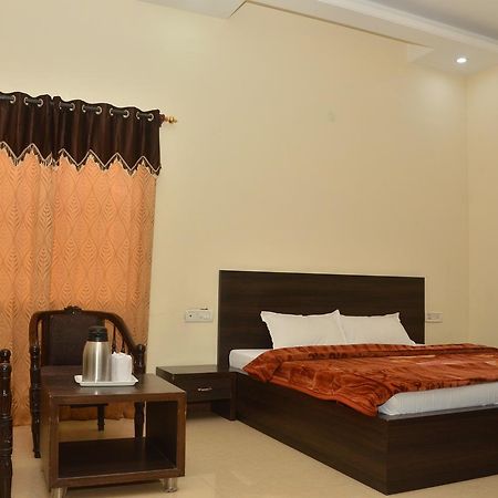 אמריצר Hotel Milan Palace מראה חיצוני תמונה