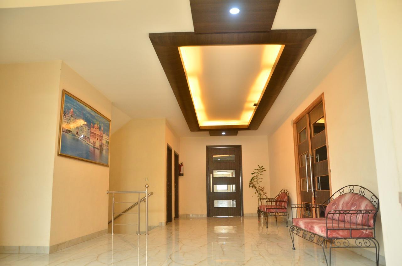 אמריצר Hotel Milan Palace מראה חיצוני תמונה