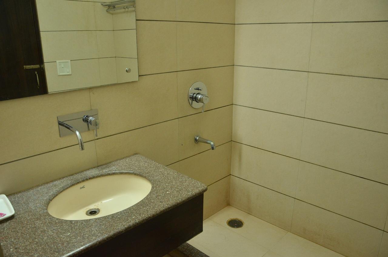 אמריצר Hotel Milan Palace מראה חיצוני תמונה