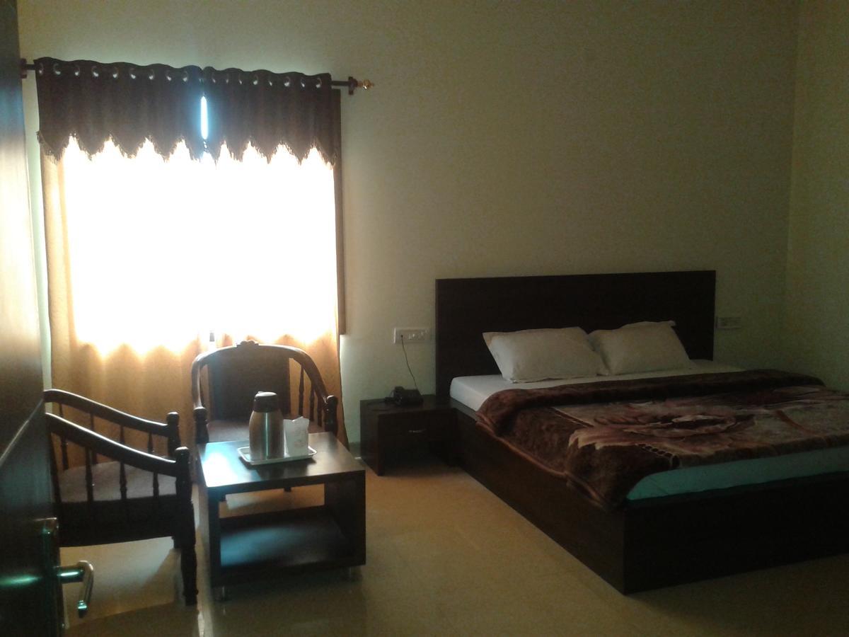 אמריצר Hotel Milan Palace חדר תמונה