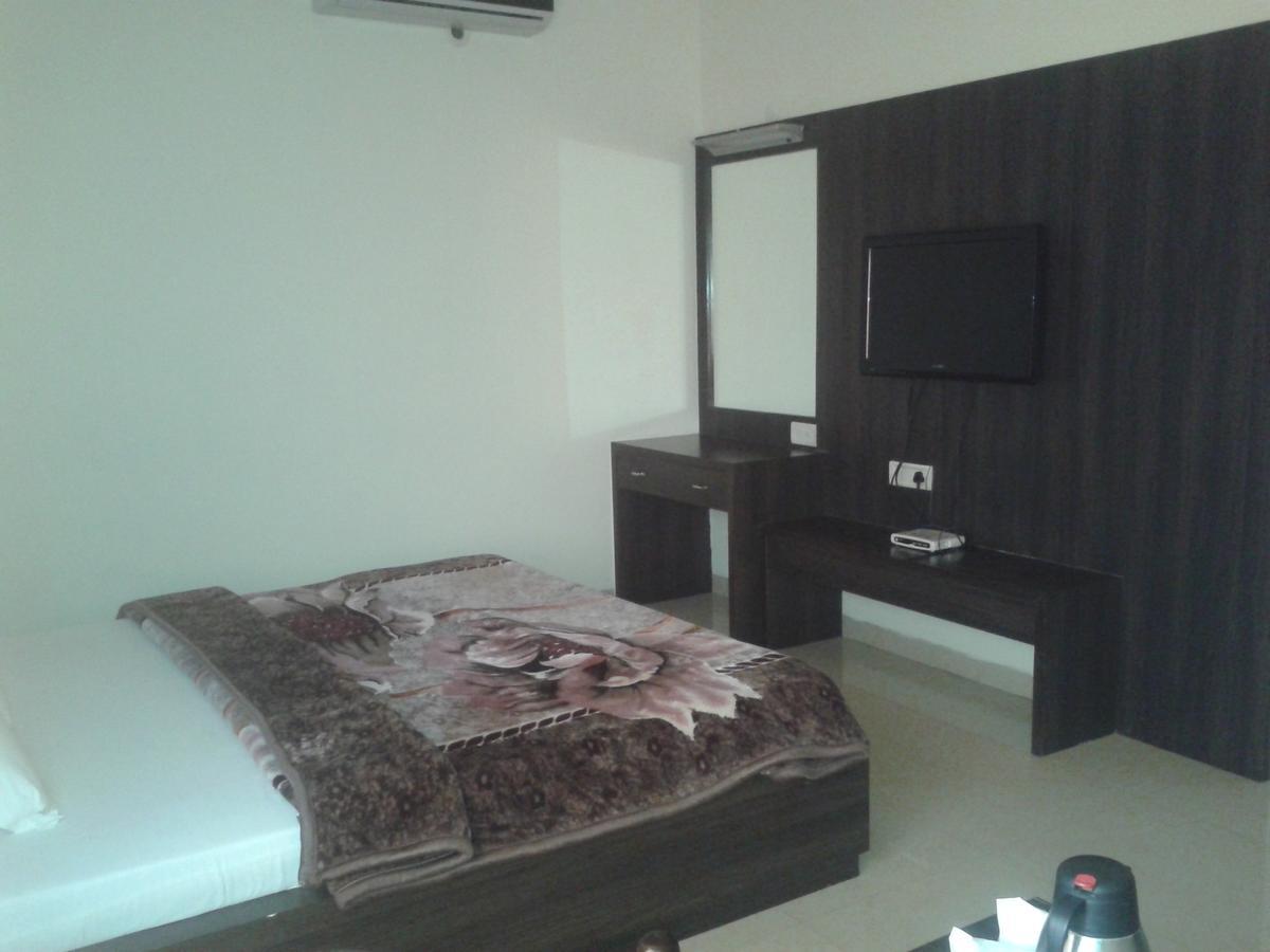 אמריצר Hotel Milan Palace חדר תמונה
