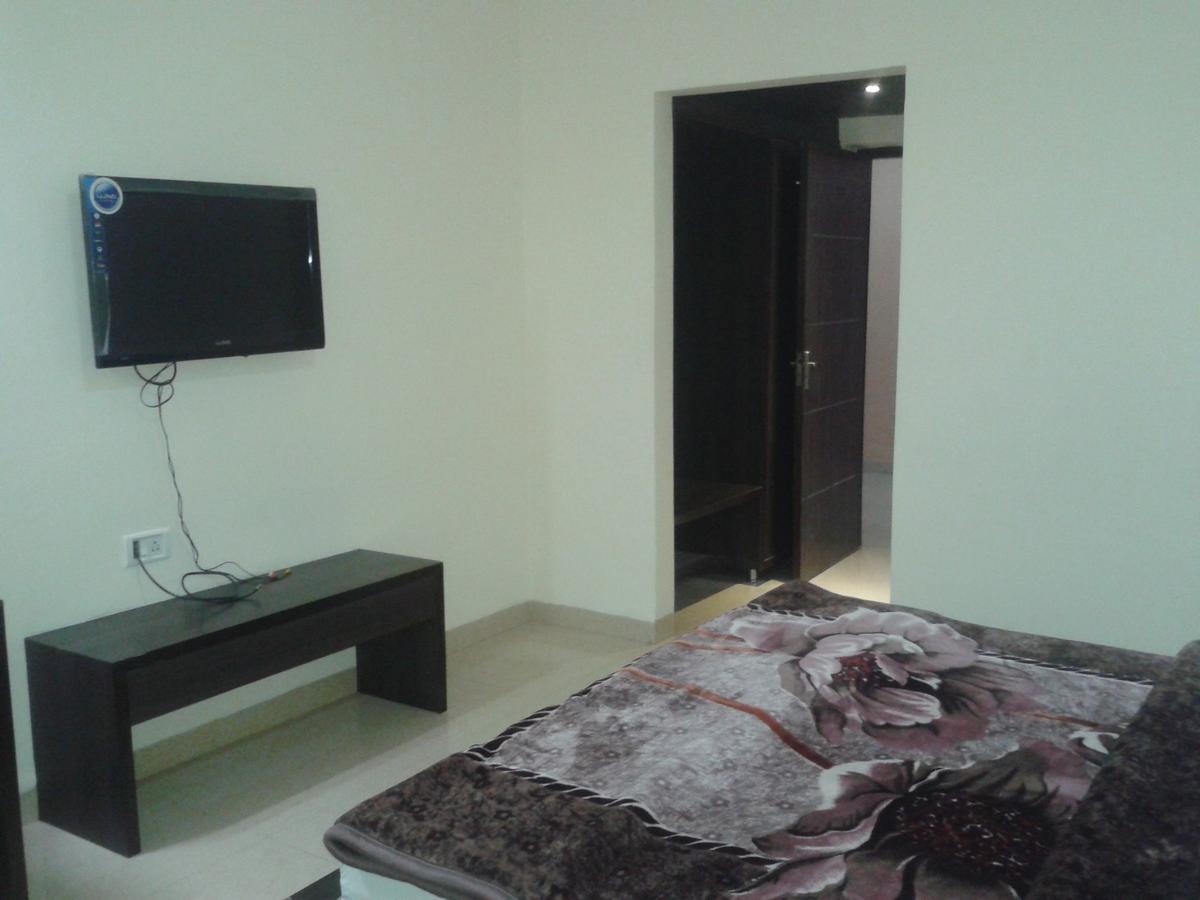 אמריצר Hotel Milan Palace חדר תמונה